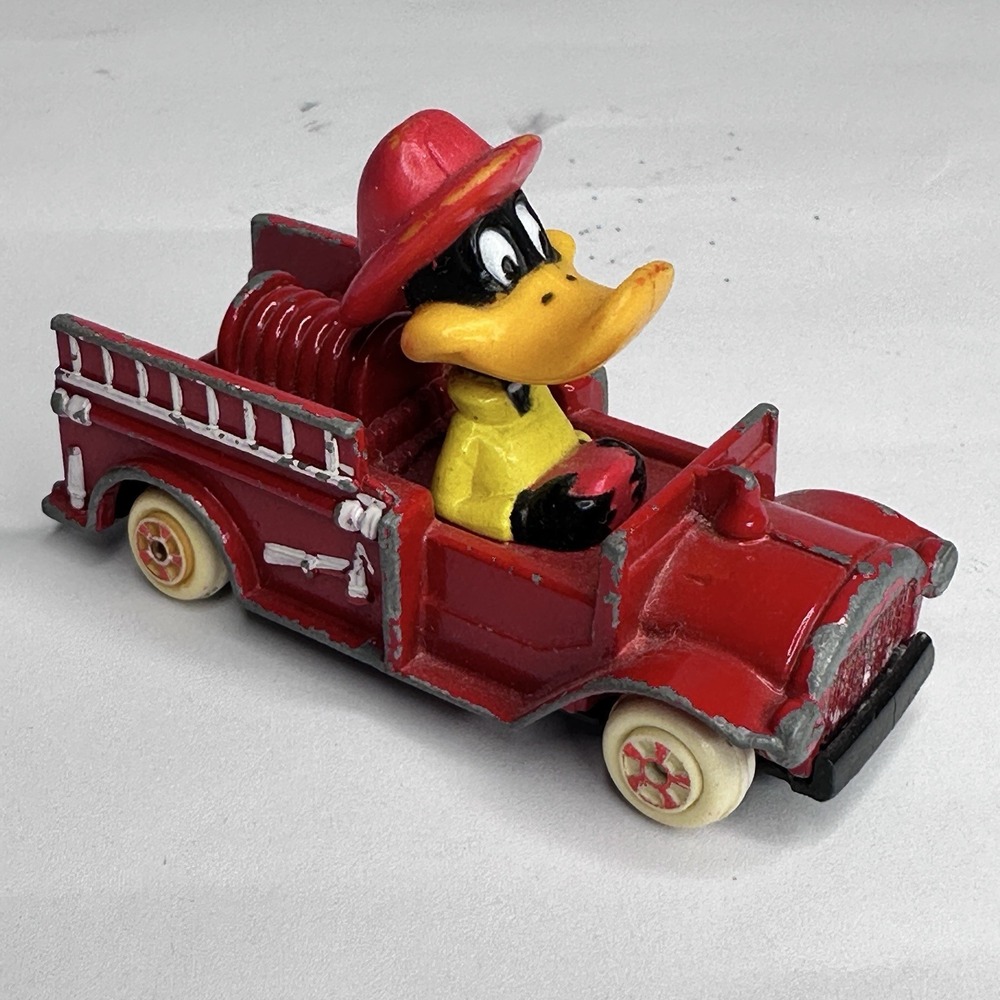 Vintage Ertl Looney Tunes Red Daffy Duck Fire‎ Engine Diecast 1988